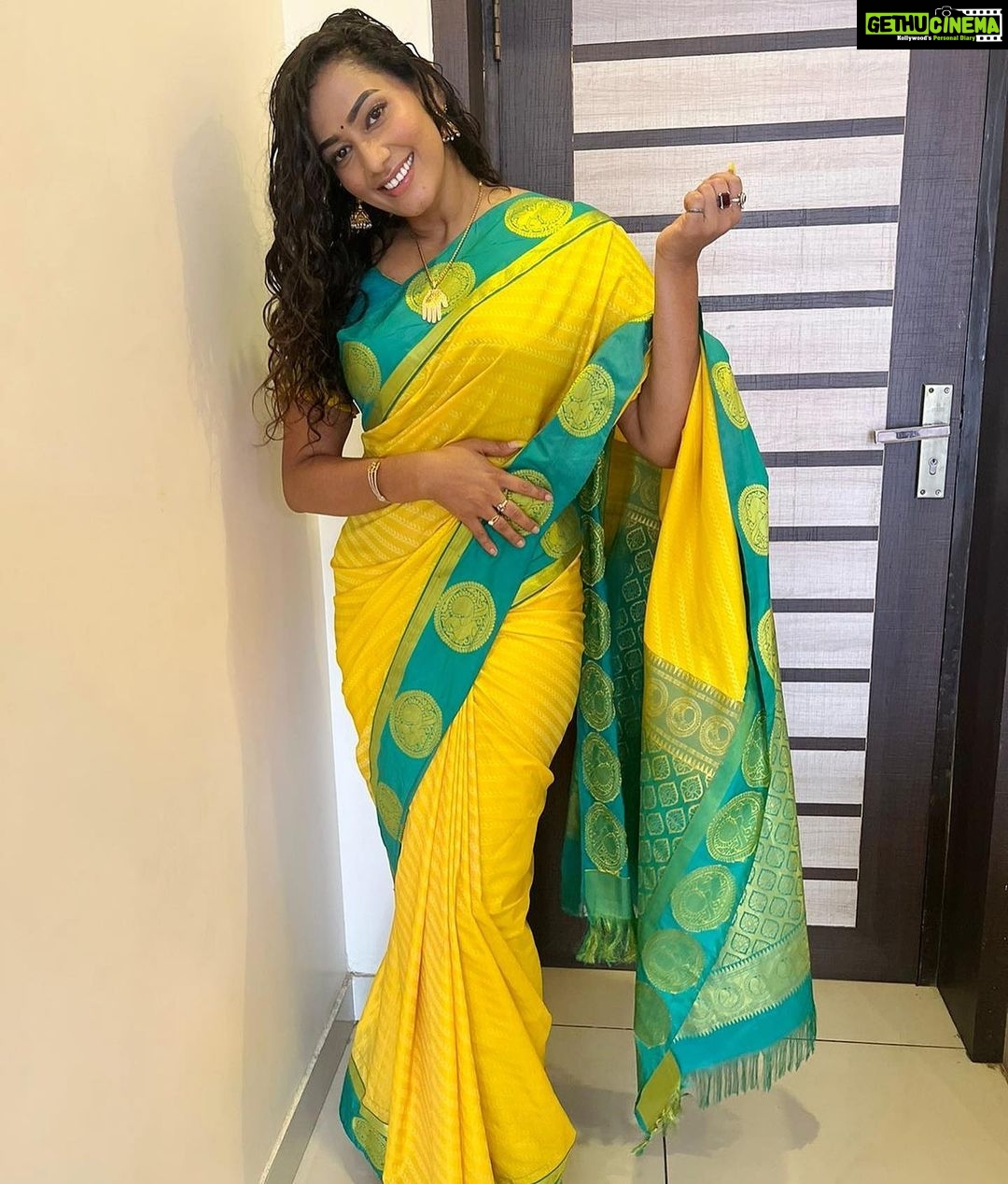 Sanjana Singh Instagram - It's your life, not theirs. Do what matters most to you; do what makes you feel alive and happy. Don't let the expectations and ideas of others limit who you ... #instagram #view #instalike #explore #lovequotes Cumbum,theni dt