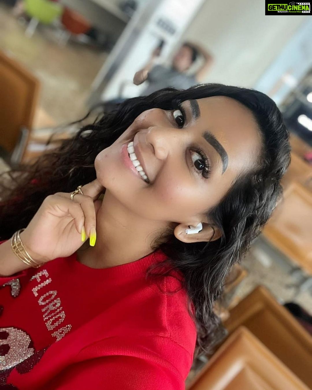 Sanjana Singh Instagram - “Everything that's created comes out of silence. Thoughts emerge from the nothingness of silence. Words come out of the void. Your very .. #silence #read #mumbai #graffiti #love #killthislove #memes Mumbai, Maharashtra