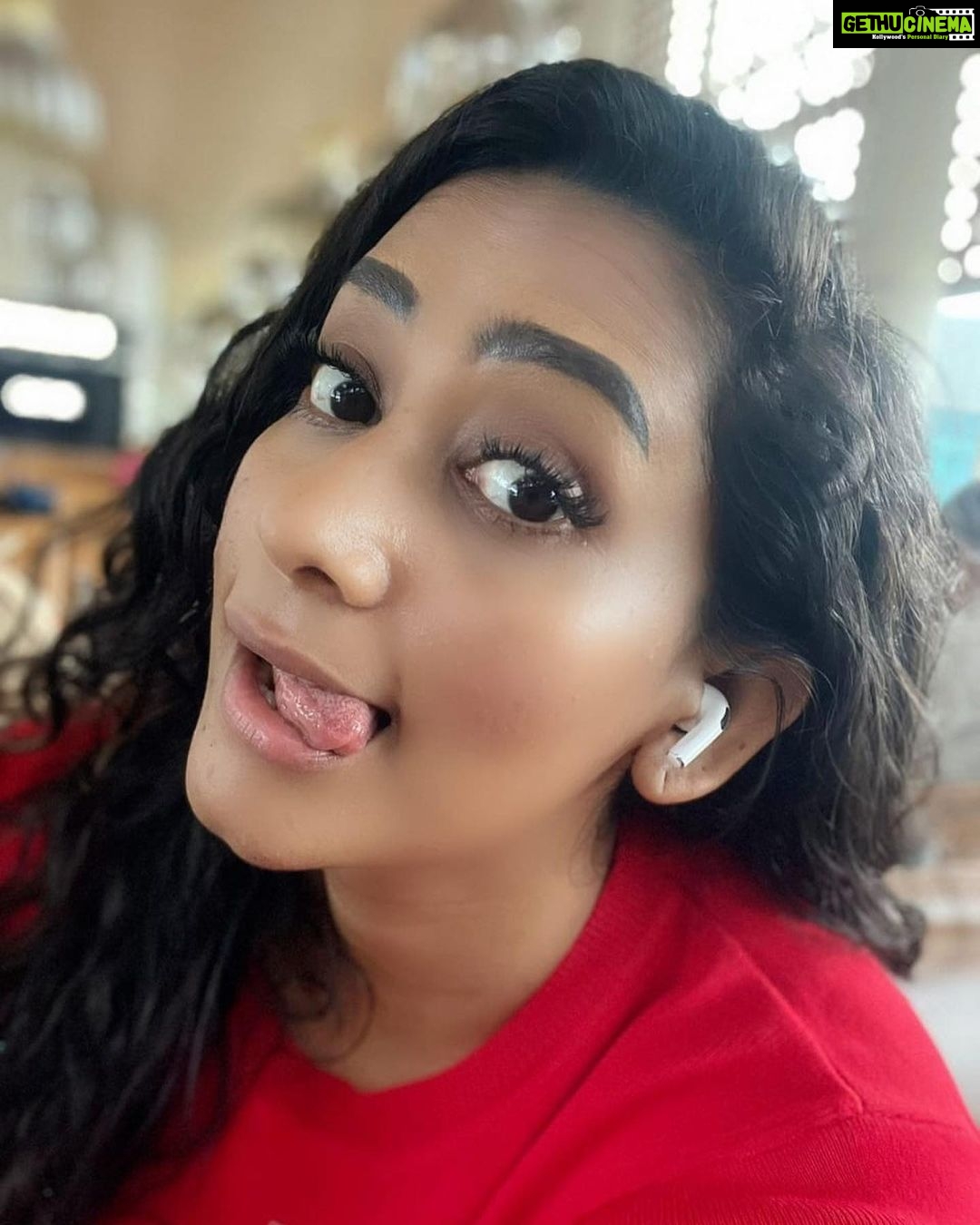 Sanjana Singh Instagram - “Everything that's created comes out of silence. Thoughts emerge from the nothingness of silence. Words come out of the void. Your very .. #silence #read #mumbai #graffiti #love #killthislove #memes Mumbai, Maharashtra