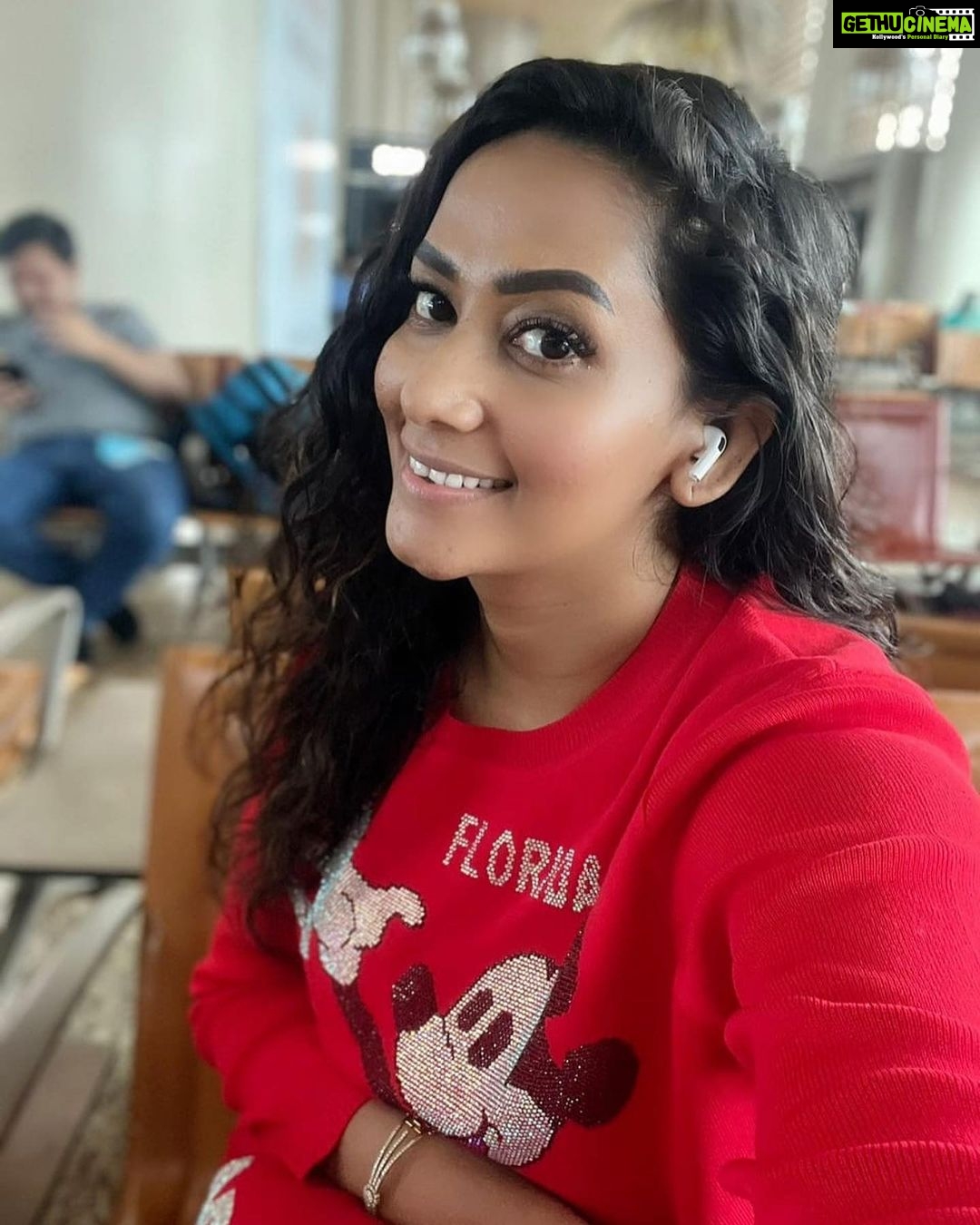 Sanjana Singh Instagram - “Everything that's created comes out of silence. Thoughts emerge from the nothingness of silence. Words come out of the void. Your very .. #silence #read #mumbai #graffiti #love #killthislove #memes Mumbai, Maharashtra
