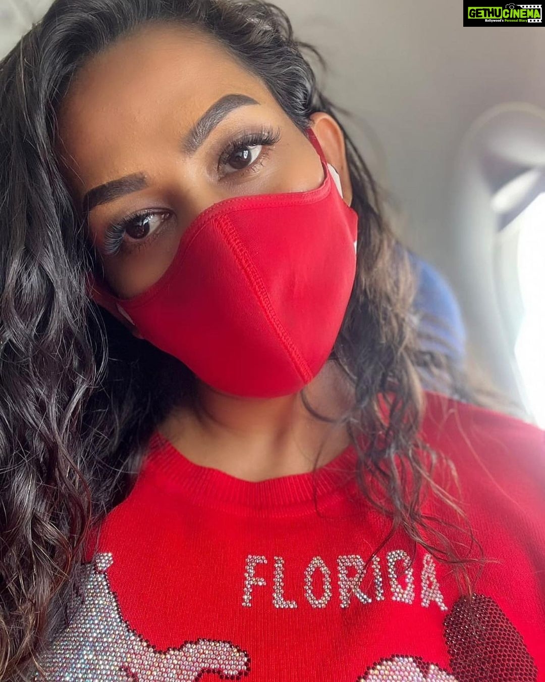 Sanjana Singh Instagram - “Everything that's created comes out of silence. Thoughts emerge from the nothingness of silence. Words come out of the void. Your very .. #silence #read #mumbai #graffiti #love #killthislove #memes Mumbai, Maharashtra