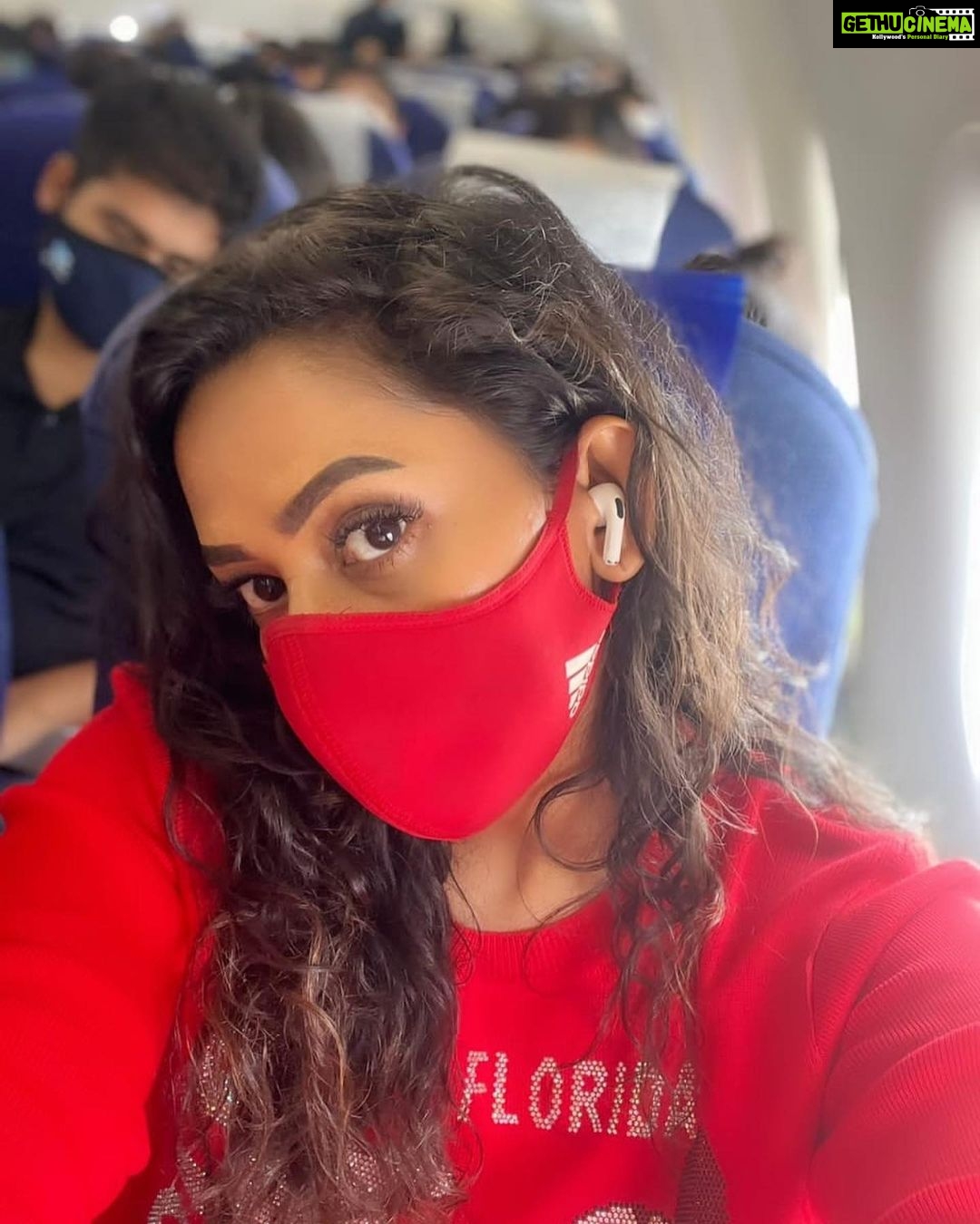 Sanjana Singh Instagram - “Everything that's created comes out of silence. Thoughts emerge from the nothingness of silence. Words come out of the void. Your very .. #silence #read #mumbai #graffiti #love #killthislove #memes Mumbai, Maharashtra