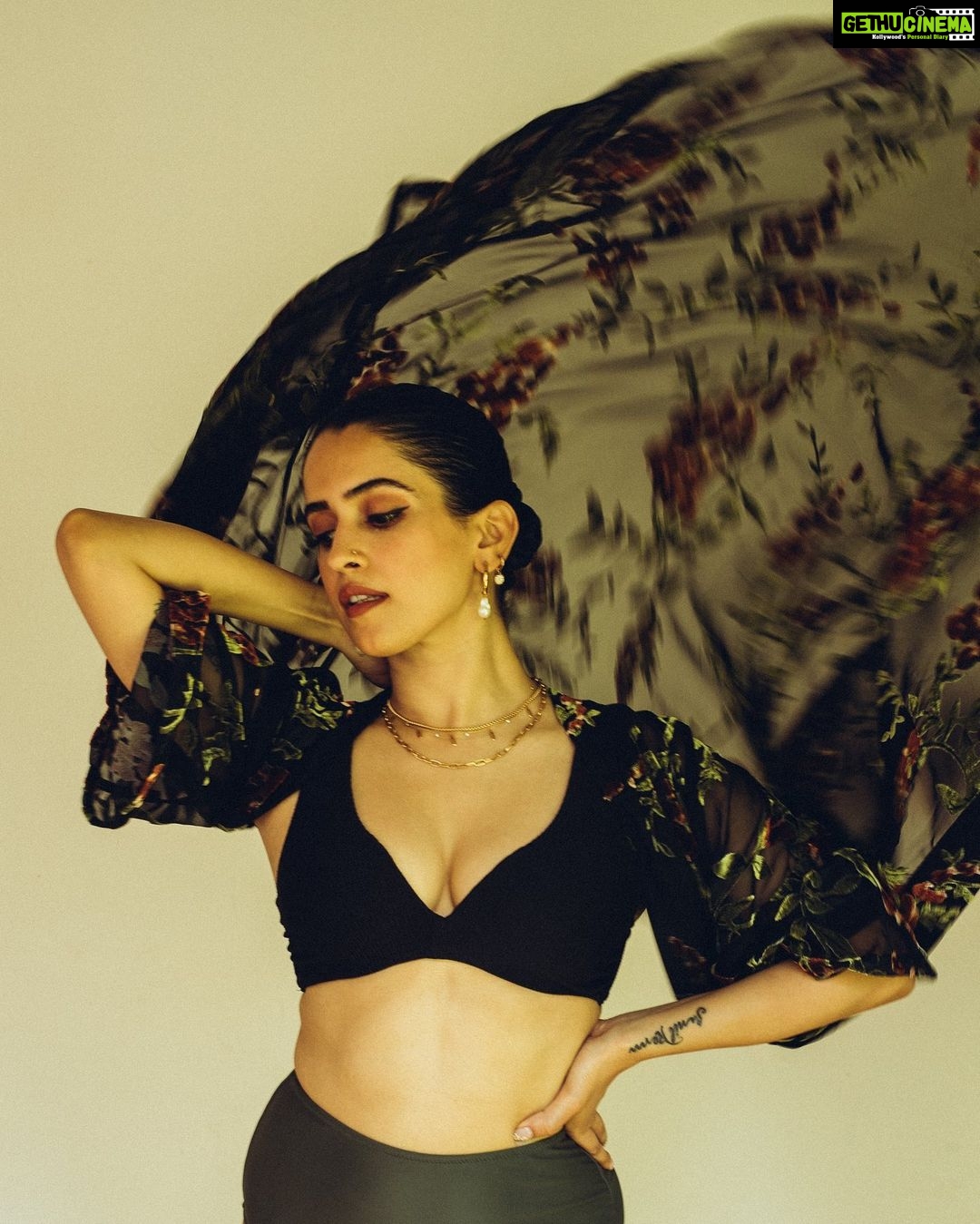 Sanya Malhotra Instagram - 🖤 📸 @mayank0491
