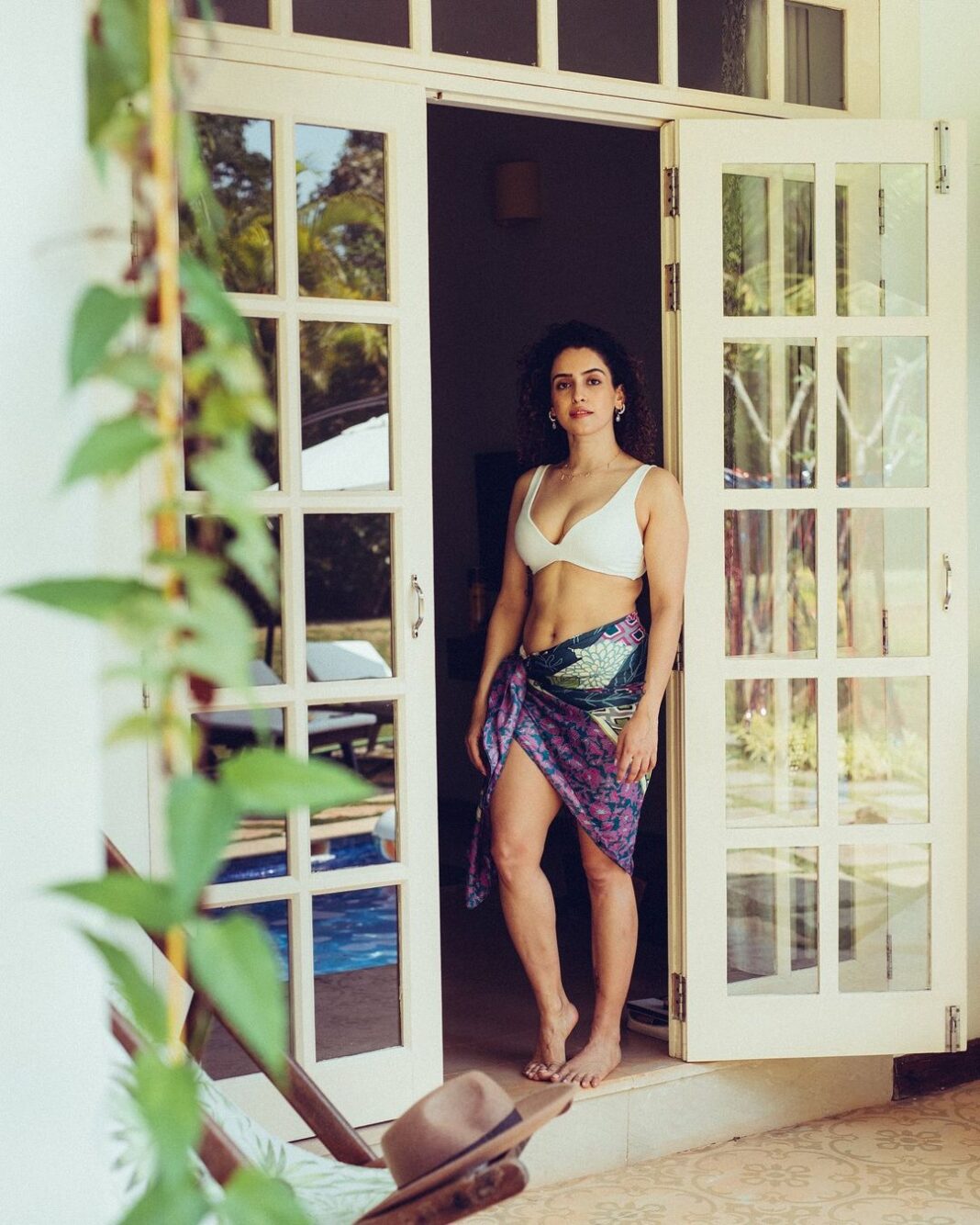Sanya Malhotra Instagram - Entering my 30’s, with a heart full of love and a belly full of yumzaaa food! So grateful for the love and wishes 🥰❤️ Thank you everyone 💕 📸 @mayank0491