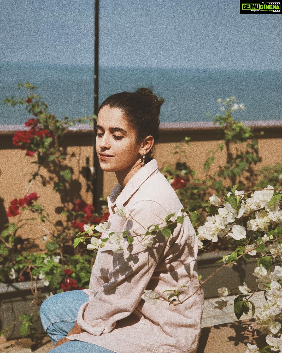 Sanya Malhotra Instagram - Nahi, I’m not obsessed with bougainvillea.They just happen to pop up everywhere I go. 🌺 . . . #okfineimobsessed 📷 @rituu55