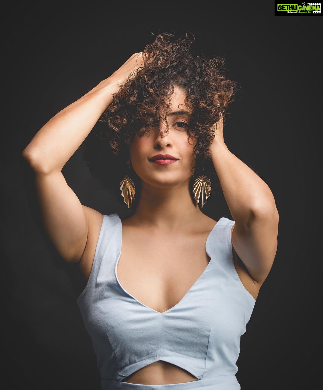 Sanya Malhotra Instagram - 🌸 📸- @gaurav_batra styled by @anjalimehta92 😘 and special thanks to @harshita02 ❤️ #chillphotoshootwithfriends