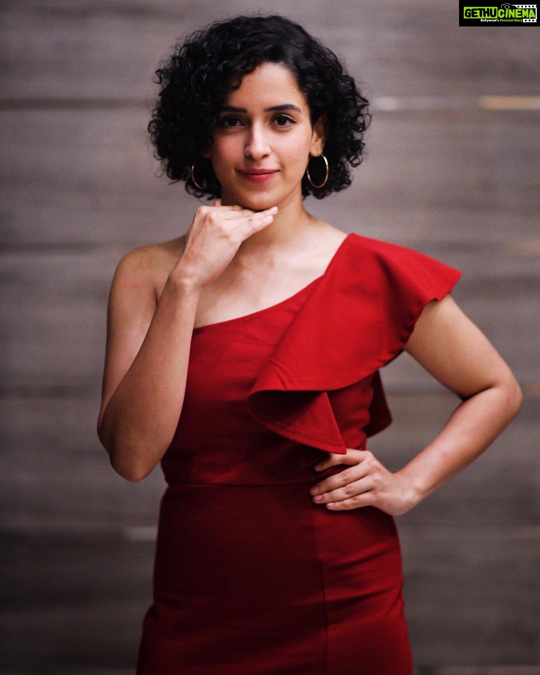 Sanya Malhotra Instagram - Doyouevenfashuun? Picture credits @tejindersinghkhamkha #chandigarhwala #jiomami2017