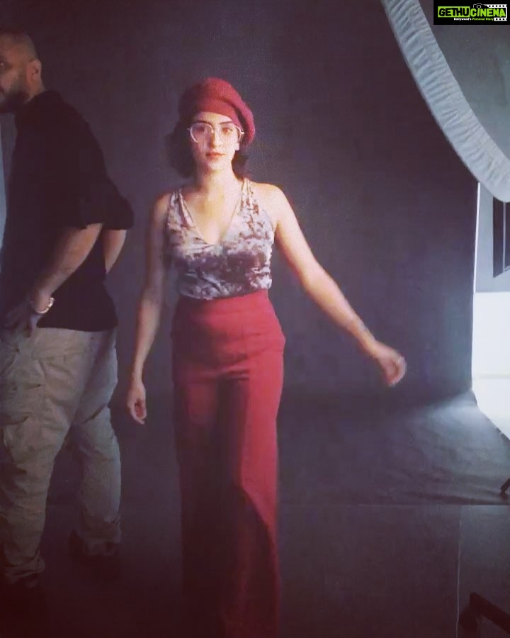 Sanya Malhotra Instagram - Shoot day 📸 @gaurav_batra Styled by @anjalimehta92 ❤️ #doyouevenfashun #💁🏻