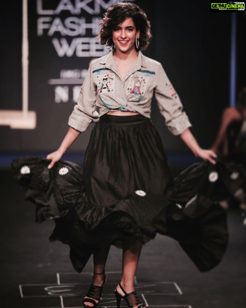 Sanya Malhotra Instagram - Walked the ramp for @themerakiproject yesterday. What a joyful experience! ❤️ @lakmefashionwk hair and makeup By @dessangemumbai @makeupbymrn