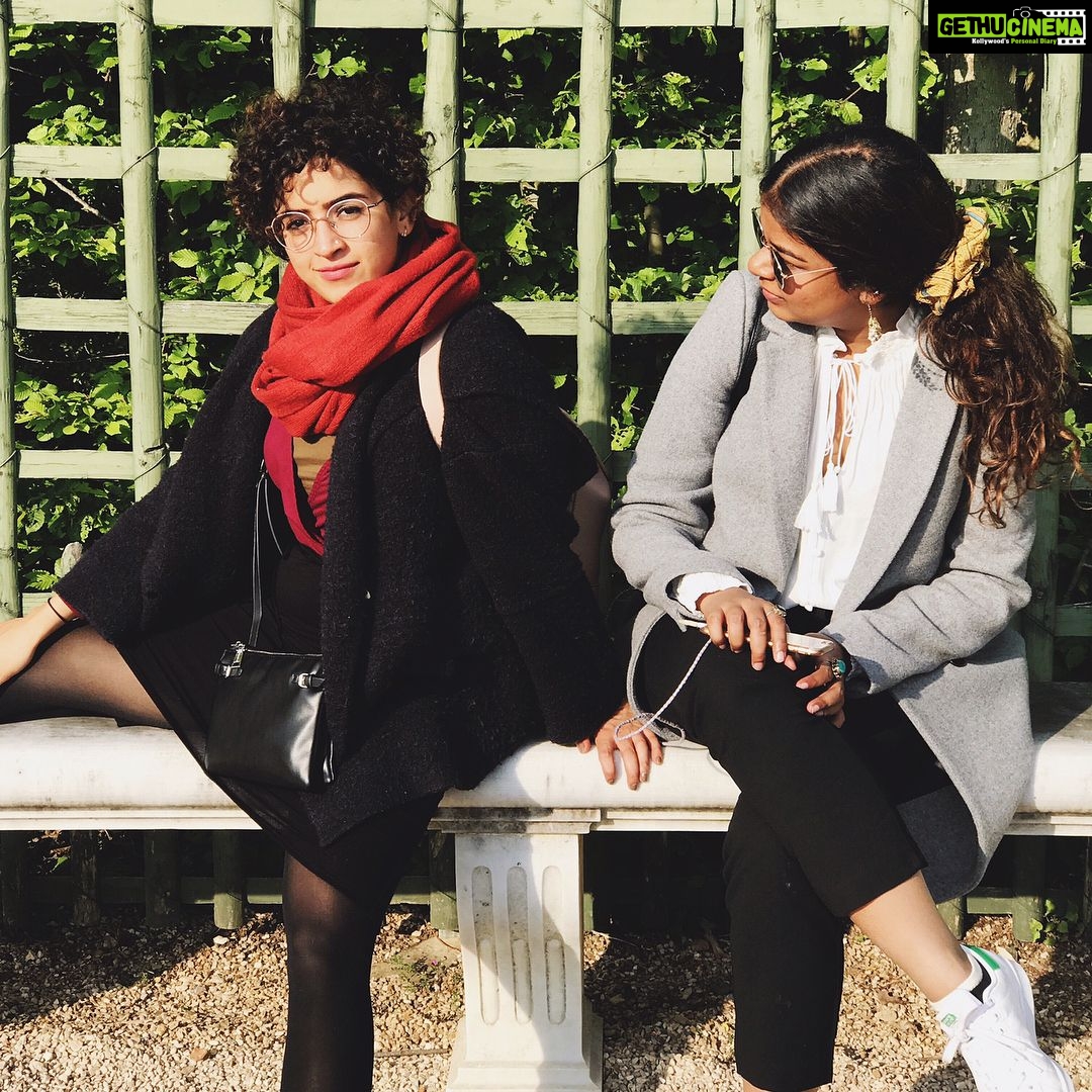 Sanya Malhotra Instagram - Me teaching @anjalimehta92 how to pose like #aboss! Swipe right and pose like a boss 😇 #thankmelater #itsatiringjob