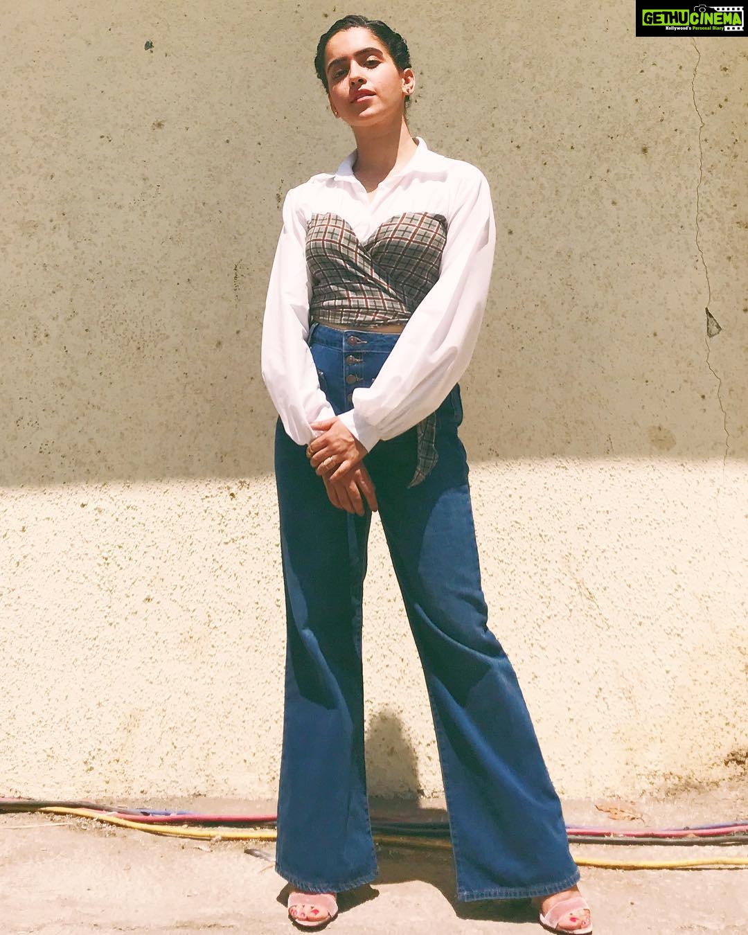 Sanya Malhotra Instagram - Don't forget to watch Dangal tomorrow on Zee TV, 12 noon! Styled by @theanisha 🌸