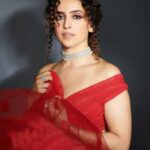 Sanya Malhotra Instagram - I'm honoured to receive ‘Most Promising Actress’ award at Dadasaheb Phalke International film festival awards 2022 ❤️🥰 @dpiff_official Sharing this award with my amazing Pagglait Parivar 💕 @umeshbist | @ektarkapoor | @shobha9168 | @guneetmonga | @achinjain20 | @ruchikaakapoor | @sikhya | @balajimotionpictures | @ashutosh_ramnarayan | @sheeba.chadha | @raghubir_y | @rajeshtailang | @sayanigupta | @shrutiisharmaa | @sharmachetan01 | @natasharastogi | @aasif