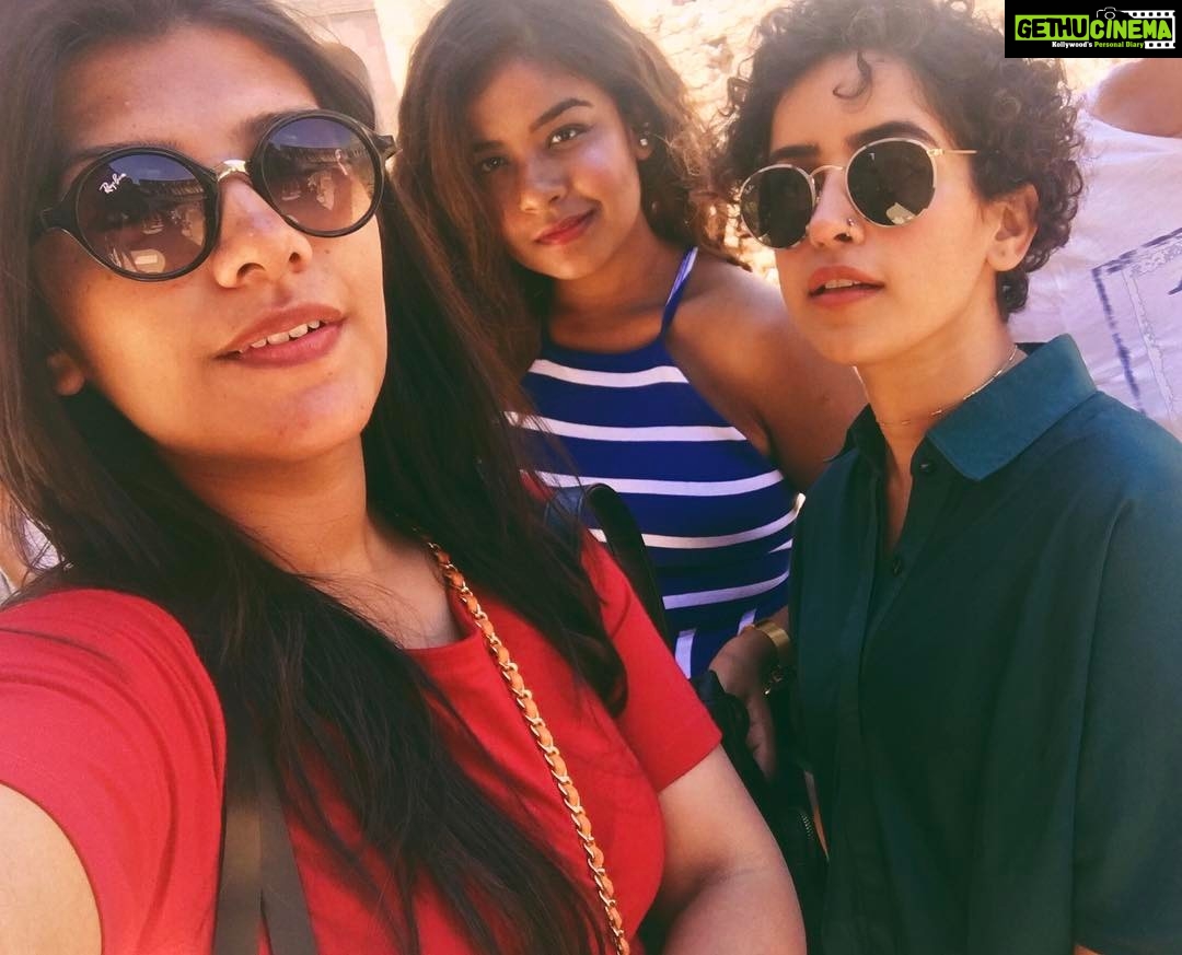 Sanya Malhotra Instagram - Bye bye 💃🏻🙋🏻 Can't wait to have dal makhni and Rajma chawal 😌#sittingattheairportdreaming
