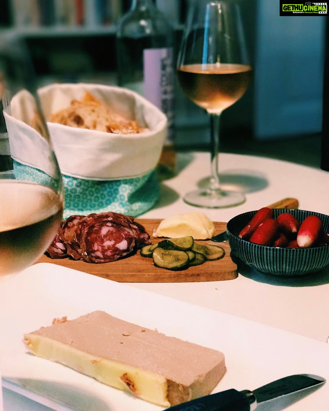 Sanya Malhotra Instagram - 🥖🍞🥐🧀🔁 Paris, France