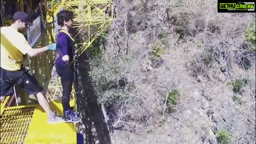 Sanya Malhotra Instagram - 😍True adventure is feeling the freedom within. International standards of safety and the beauty of India - the perfect combination!!! Thank you @JumpinHeights #50000thjump 😎❤️😍