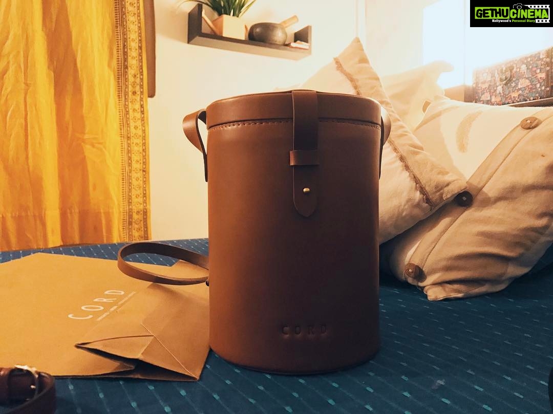 Sanya Malhotra Instagram - I'm completely obsessed with my new @cord.in bag! @nehasingh2.7 and @pranavguglani02 let me call you #bagfairies from now on. 😇😇👜