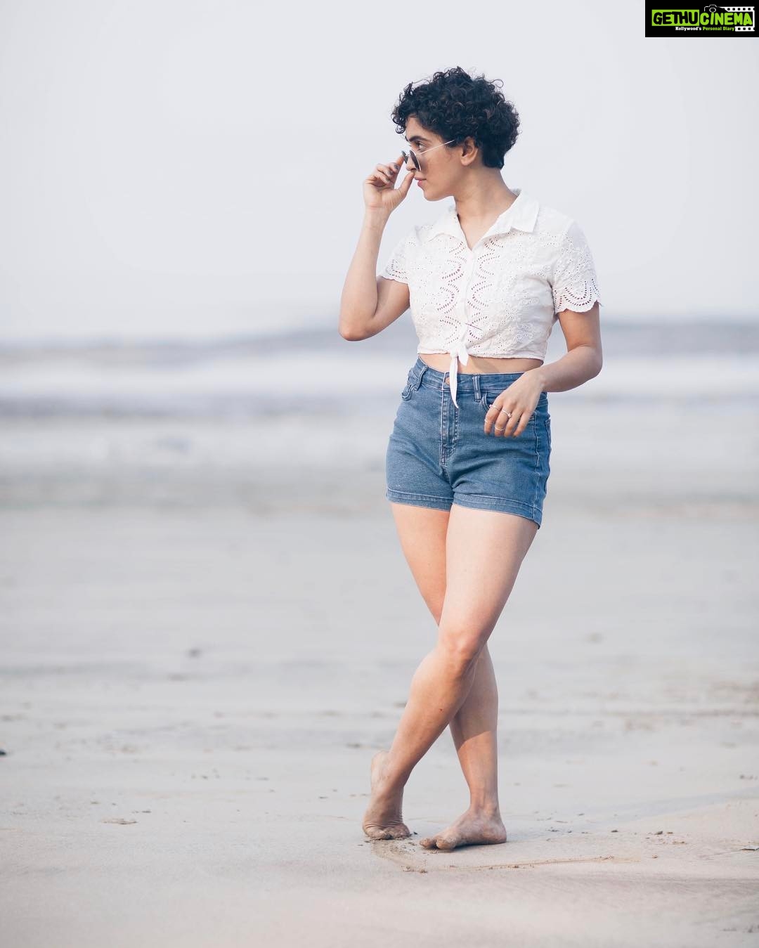 Sanya Malhotra Instagram - #tb clicked by @gaurav_batra 😎