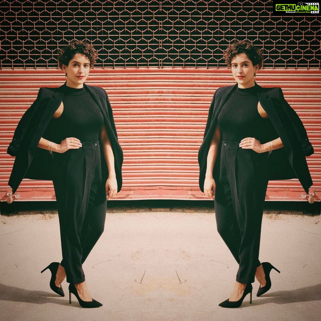 Sanya Malhotra Instagram - Revisited my alma mater today for the 50th anniversary of my college ❤ felt super awesome ☺️😍 Styled by @beesandbaubles & special thanks to @anjalimehta92. Wearing @zara @hm and @accessorizeindiaofficial