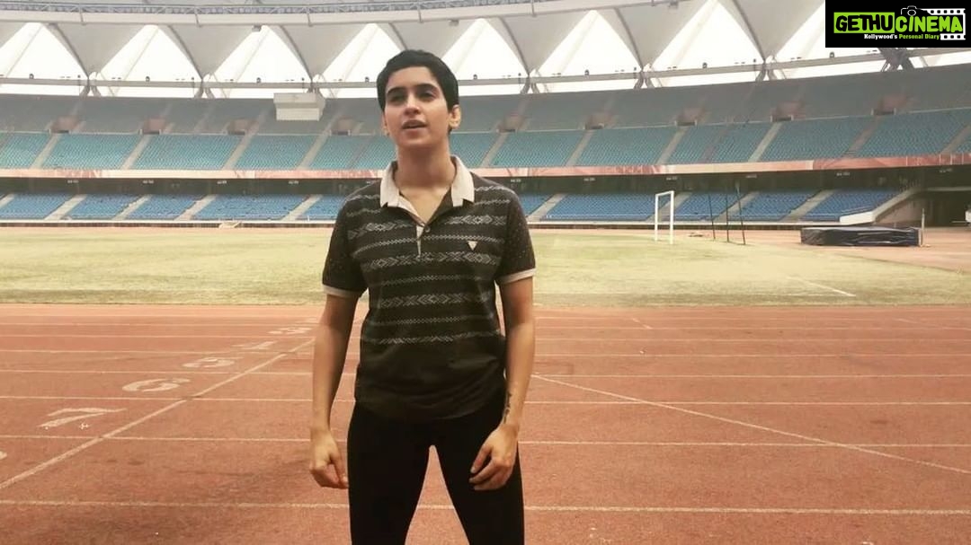 Sanya Malhotra Instagram - Mitwwaaaaaaa Shot by our very own human jib Mr @niteshtiwari22 and of course world-class editing by me 😎 #shootshenanigans #dangalthrowbak