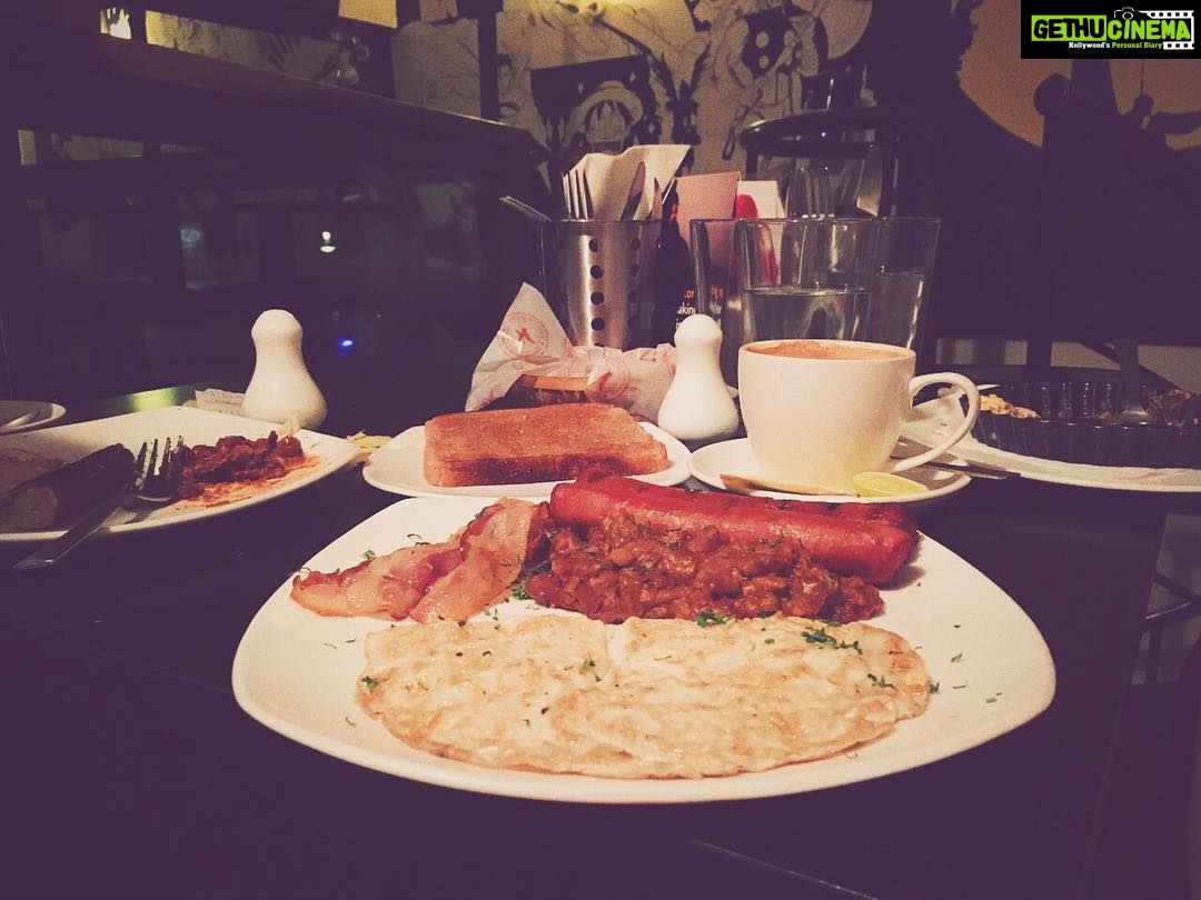 Sanya Malhotra Instagram - God bless cafes with all day breakfast🙌🏼