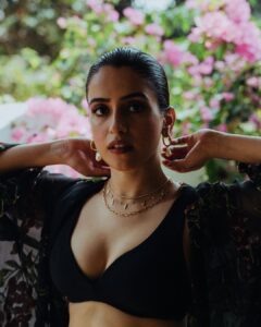 Sanya Malhotra Instagram - 🧃
•
•
📸 @mayank0491