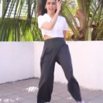 Sanya Malhotra Instagram - Are you also dancing on Raskala yet? 🙃😉What a great beat 😎💃🏻💥 #TheGreatIndianMurder #HotstarSpecials #Raskala @Dinseyplushotstar #AD