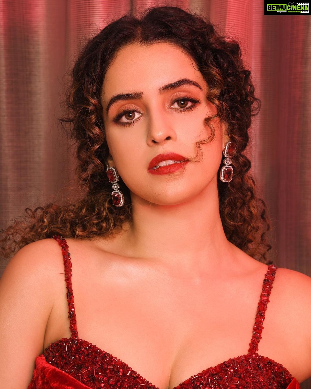 Sanya Malhotra Instagram - 🥀 📸 @visualaffairs_va