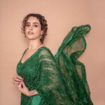 Sanya Malhotra Instagram - Jahan milte hai raat aur din 🎶 Wahin chupke se mil lenge hum 😌🥰 🎶 . . Thank you for dher sara pyaar for #MeenakshiSundareshwar 🙏🏽❤️ Watch it on @netflix_in ✨ 👗 @sukritigrover 💄 @natashamathiasmakeup_hair 📸 @rishabhkphotography