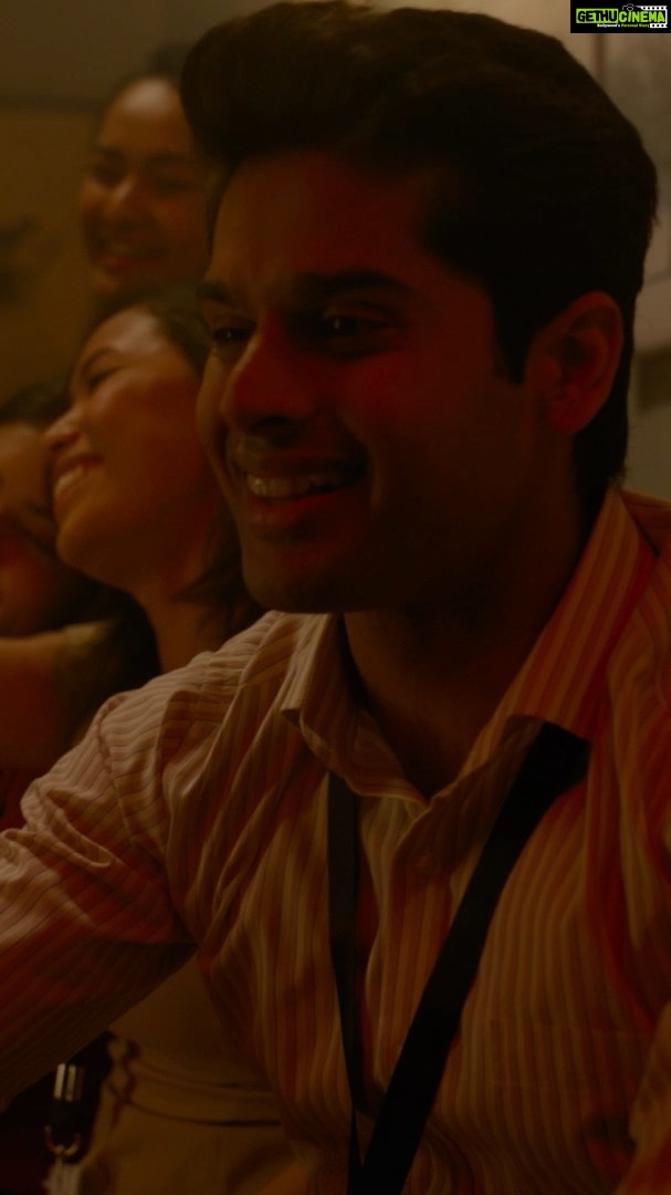 Sanya Malhotra Instagram - Itβs impossible to not groove to #VaadaMachaney!ππ»π Celebrate joy with us. #MeenakshiSundareshwar, coming to Netflix on November 5. @karanjohar @apoorva1972 @somenmishra @abhimanyud @vivek.sonni @aarshvora @prabhakaranjustin @rajshekharis @bennydayalofficial @mainhoonromy @dharmaticent @netflix_in @sonymusicindia