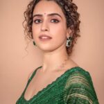 Sanya Malhotra Instagram - Jahan milte hai raat aur din 🎶 Wahin chupke se mil lenge hum 😌🥰 🎶 . . Thank you for dher sara pyaar for #MeenakshiSundareshwar 🙏🏽❤️ Watch it on @netflix_in ✨ 👗 @sukritigrover 💄 @natashamathiasmakeup_hair 📸 @rishabhkphotography