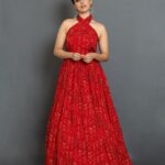 Sanya Malhotra Instagram - 4 days to go ♥️💃🏻 #MeenakshiSundareshwarOnNetflix 🌹 Can’t Wait! Can’t wait! ♥️ 👗 @sukritigrover 💄 @natashamathiasmakeup_hair 📸 @devsphotographyofficial