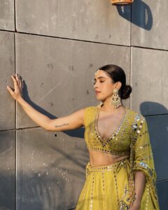 Sanya Malhotra Instagram - #fomowithmomo ❤️🥰 📸 @mayank0491