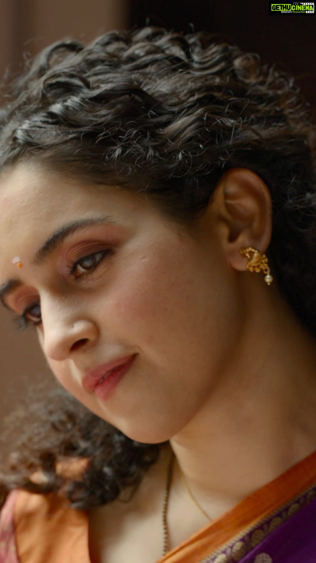 Sanya Malhotra Instagram - Iss kahani ka ek hi villain hai: the distance between me and @abhimanyud #MeenakshiSundareshwar is coming soon on Netflix! πππ₯° @karanjohar @apoorva1972 @vivek.sonni @aarshvora @somenmishra @dharmaticent @netflix_in