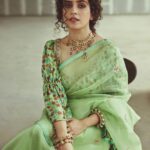 Sanya Malhotra Instagram - 🌝 @azafashions Designer: @punitbalanaofficial Necklace, Ring: @amrapalijewels Bangles: @koharbykanika Photographer: @rahuljhangiani Styled by: @sukritigrover Styling Team: @vanigupta.23 @vasudhaguptaa HMU: Natasha Mathias @natashamathiasmakeup_hair Assisted by: @sanayadotiwala PR Consultant: @think_talkies