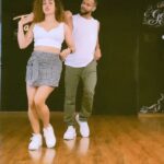 Sanya Malhotra Instagram - ✨Ting✨ ting ✨ting ✨ @shazebsheikh @tangerineartsstudio #shazebsheikhchoreography #roopsuhanachallenge