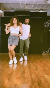 Sanya Malhotra Instagram - ✨Ting✨ ting ✨ting ✨ @shazebsheikh @tangerineartsstudio #shazebsheikhchoreography #roopsuhanachallenge