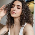 Sanya Malhotra Instagram - 🙋🏻‍♀️