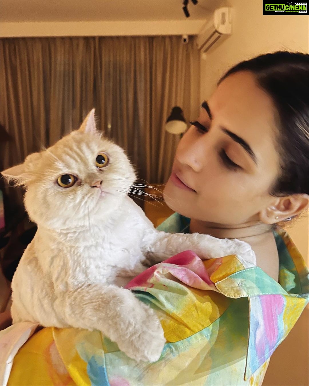 Sanya Malhotra Instagram - Ek tarfa pyar ki taqat hi kuch aur hoti hai ... Doggos ke rishton ki tarah yeh Billiyon mein nahi batti ... sirf mera haq hai ispe π₯Ίπ #shelovesme #shelovesmenot