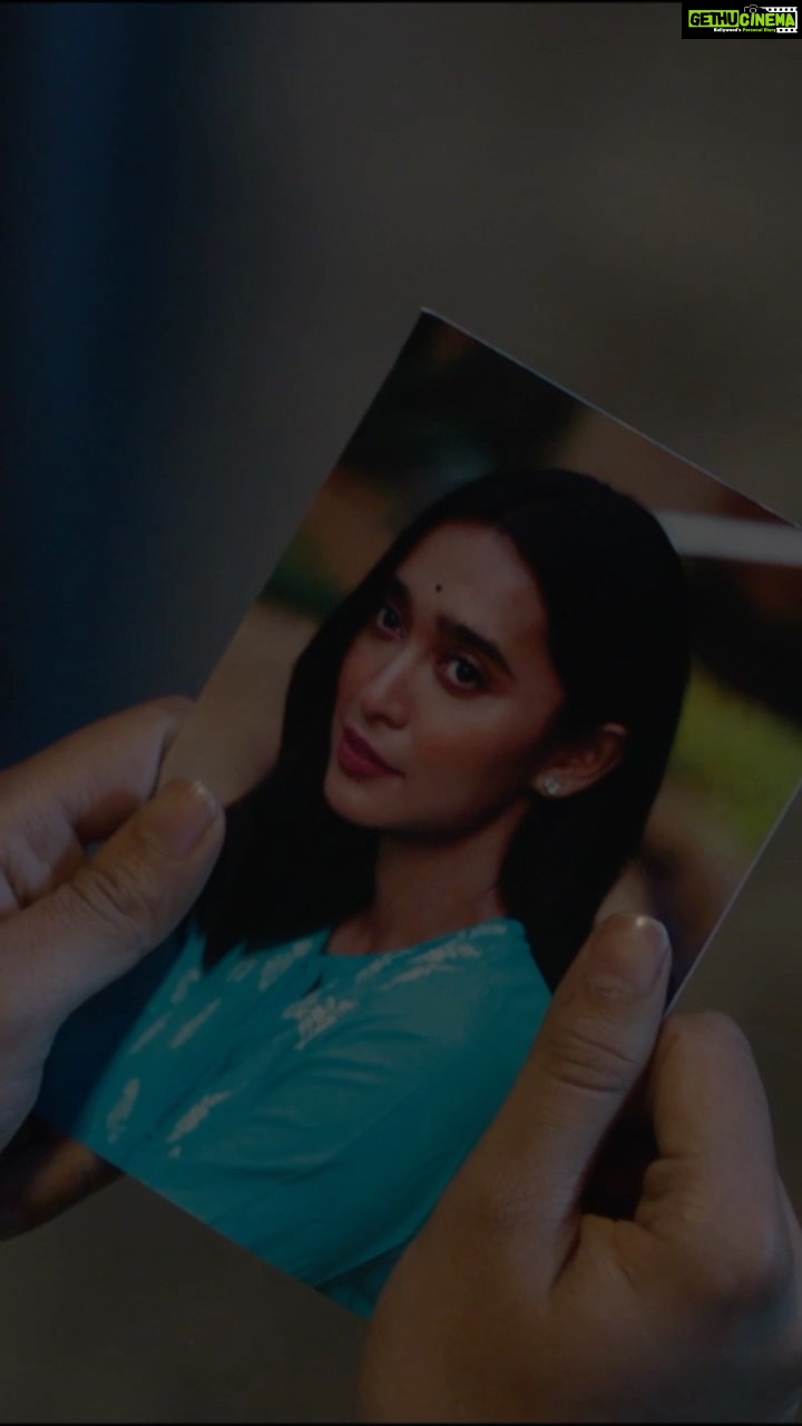 Sanya Malhotra Instagram - When life weighs you down, set your heart free! Dil Udd Jaa Re out tomorrow! @arijitsingh @neeleshmisra @neetimohan18 @sunnymr @oriyonmusicbyarijitsingh @sanyamalhotra_ @netflix_in @umeshbist @ektarkapoor @shobha9168 @guneetmonga @achinjain20 @ruchikaakapoor @balajimotionpictures @ashutosh_ramnarayan @sheeba.chadha @sayanigupta @raghubir_y @shrutiisharmaa @rajeshtailang @ArijitSingh @NeeleshMisra @oriyonmusicbyarijitsingh @natasharastogi @sharmachetan01 @mrfilmistaani @nakulroshansahdev @aasifkhan_1 @ashleshathaakur #latestsong #arijitsingh #neetimohan #latestsingle #newsong #song #sanyamalhotra #sanyamalhotrafc #pagglaitsong #arijitsinghfc