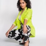 Sanya Malhotra Instagram - Baithke dekhna #pagglaitonnetflix 🐥❤️ on 26th of March 😌 📸 @devsphotographyofficial 👗 @sukritigrover • @vanigupta.23 💄 @natashamathiasmakeup • @sanayadotiwala @janvi_hairstylist