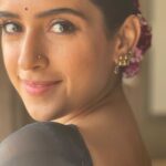 Sanya Malhotra Instagram - Thank you @arijitsingh for this beautiful track from Pagglait 💕😍 Main bhi pagglait, kya aap bhi! @arijitsingh | @oriyonmusicbyarijitsingh @netflix_in | @sanyamalhotra_ | @umeshbist | @shobha9168 | @ektarkapoor | @guneetmonga | @achinjain20 | @ruchikaakapoor | @sikhya | @balajimotionpictures | @ashutosh_ramnarayan | @sheeba.chadha | @sayanigupta | @raghubir_y | @shrutiisharmaa | @rajeshtailang | @natasharastogi | @sharmachetan01 | @mrfilmistaani | @nakulroshansahdev | @aasifkhan_1 | @ashleshathaakur #PagglaitOnNetflix