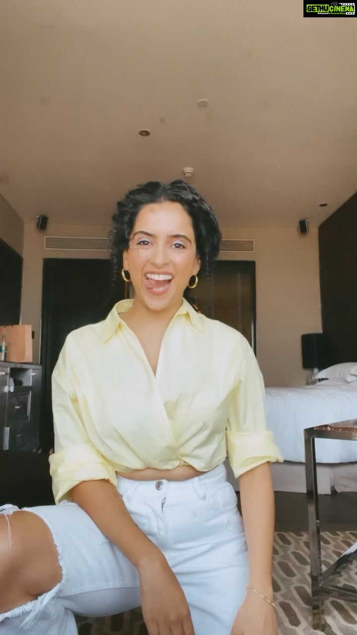 Sanya Malhotra Instagram - Pagglait pawri is on β join us now and do the #PagglaitStep! ππ½πΊπ½ Main bhi pagglait, kya aap bhi!? @arijitsingh | @raftaarmusic | @oriyonmusicbyarijitsingh | @umashankarnair | @gaiti.siddiqui @netflix_in | @sanyamalhotra_ | @umeshbist | @shobha9168 | @ektarkapoor | @guneetmonga | @achinjain20 | @ruchikaakapoor | @sikhya | @balajimotionpictures | @ashutosh_ramnarayan | @sheeba.chadha | @sayanigupta | @raghubir_y | @shrutiisharmaa | @rajeshtailang | @natasharastogi | @sharmachetan01 | @mrfilmistaani | @nakulroshansahdev | @aasifkhan_1 | @ashleshathaakur #pagglaitonnetflix