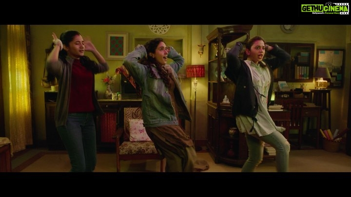 Sanya Malhotra Instagram - Put on your dancing shoes, coz it's time to go #Pagglait 💃🏽 Watch the full music video now, link in bio! @arijitsingh | @raftaarmusic | @oriyonmusicbyarijitsingh @netflix_in | @sanyamalhotra_ | @umeshbist | @shobha9168 | @ektarkapoor | @guneetmonga | @achinjain20 | @ruchikaakapoor | @sikhya | @balajimotionpictures | @ashutosh_ramnarayan | @sheeba.chadha | @sayanigupta | @raghubir_y | @shrutiisharmaa | @rajeshtailang | @natasharastogi | @sharmachetan01 | @mrfilmistaani | @nakulroshansahdev | @aasifkhan_1 | @ashleshathaakur #PagglaitOnNetflix