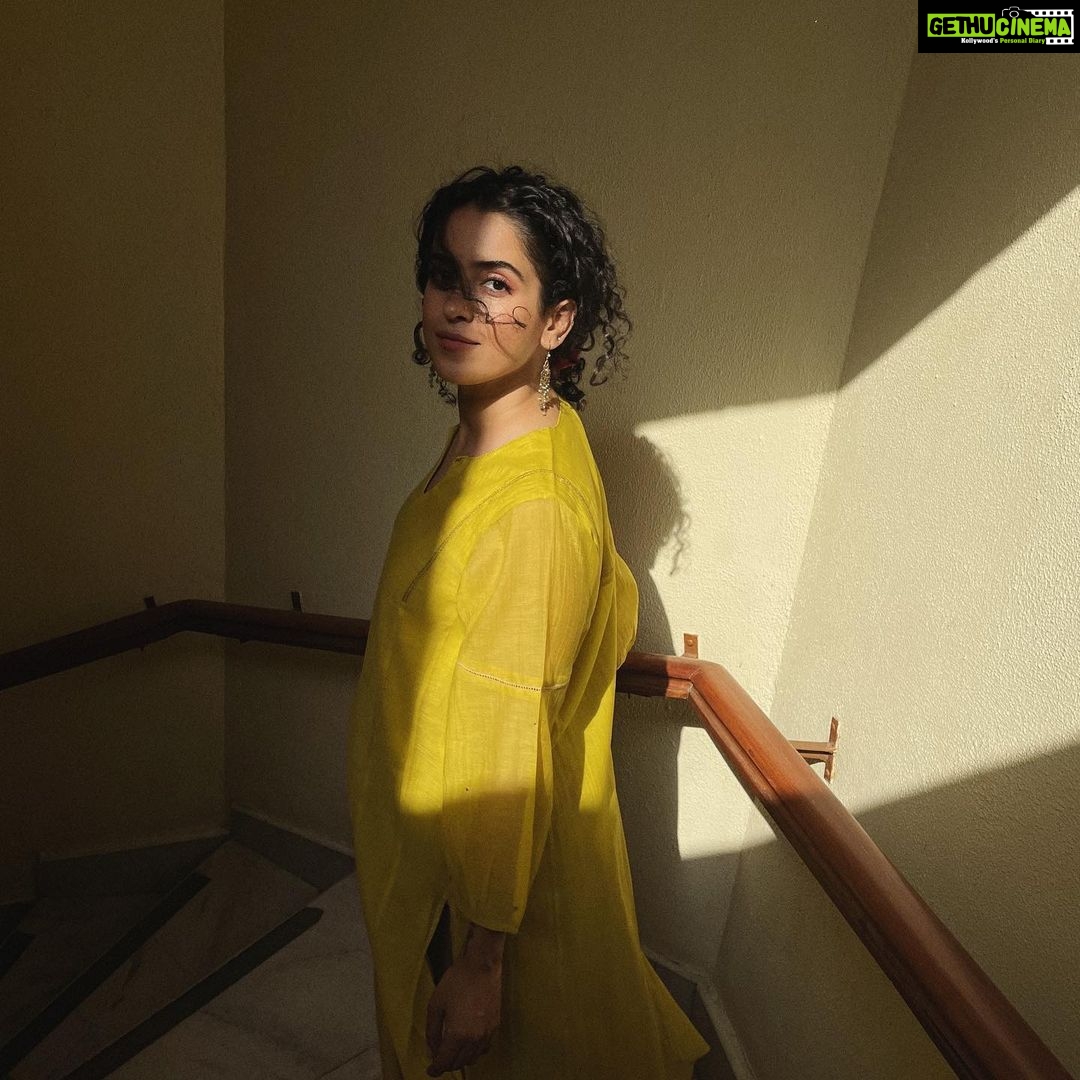 Sanya Malhotra Instagram - लम्हों के हैं ताने बाने दिल ना पहचाने