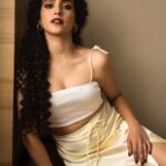 Sanya Malhotra Instagram - @idivaofficial 🌸 📸 @manasisawant