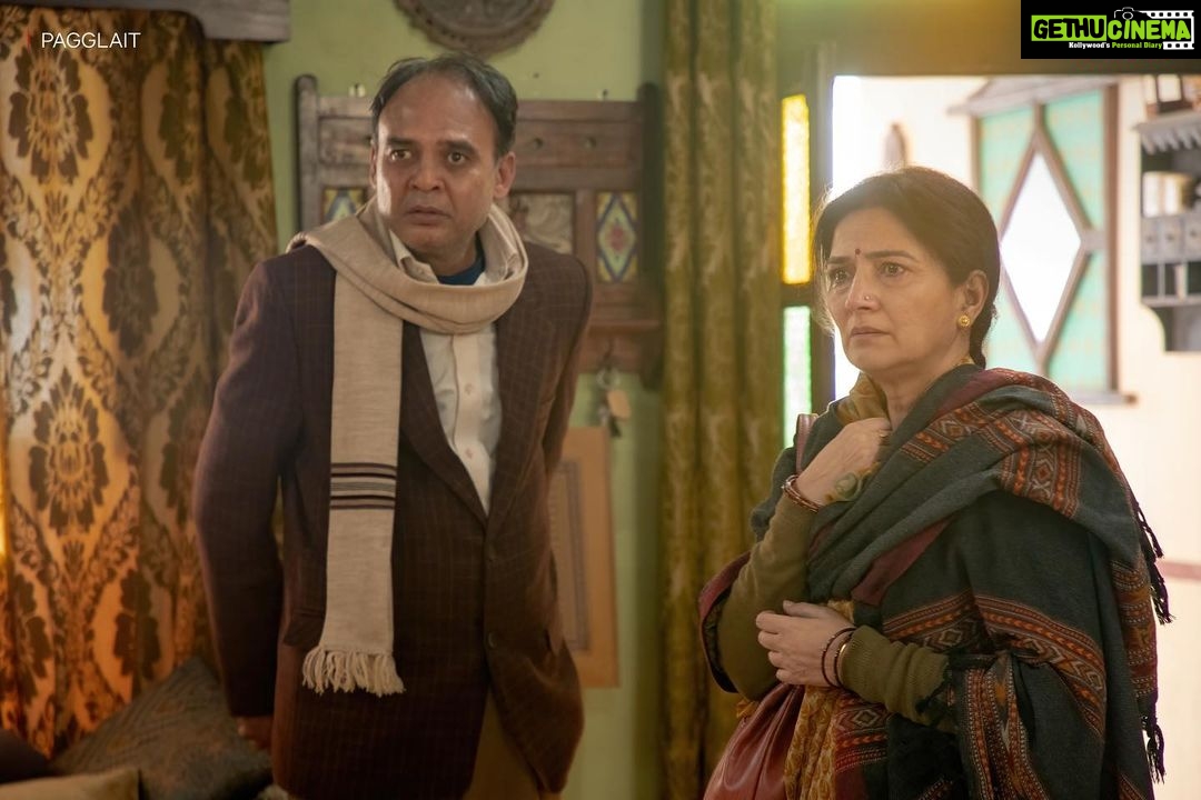 Sanya Malhotra Instagram - Mera #Pagglait parivaar π₯°π₯ Pagglait Streaming soon on @netflix_in @umeshbist @sayanigupta @actorashutoshrana @raghubir_y @shrutiisharmaa @sheeba.chadha @rajeshtailang @shobha9168 @ektarkapoor @guneetmonga @achinjain20 @balajimotionpictures @sikhya