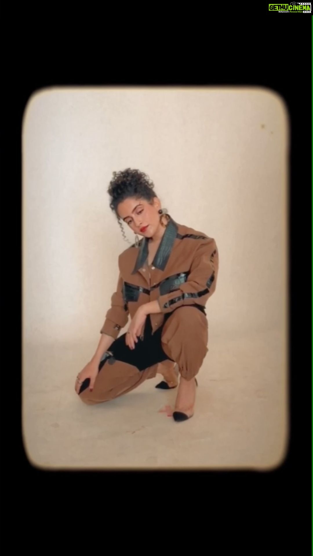 Sanya Malhotra Instagram - 🎲🌝 📸 @vanigupta.23 👗 @sukritigrover 💄 @natashamathiasmakeup