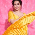 Sanya Malhotra Instagram - #LudoonNetflix 🌝♥️ ... 💄 @natashamathiasmakeup 👗 @sukritigrover 📸 @kvinayak11