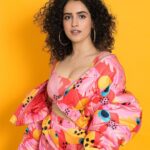 Sanya Malhotra Instagram - 🎲 #ludoonnetflix 🎲 👗 @sukritigrover 💄 @natashamathiasmakeup 📸 @devsphotographyofficial