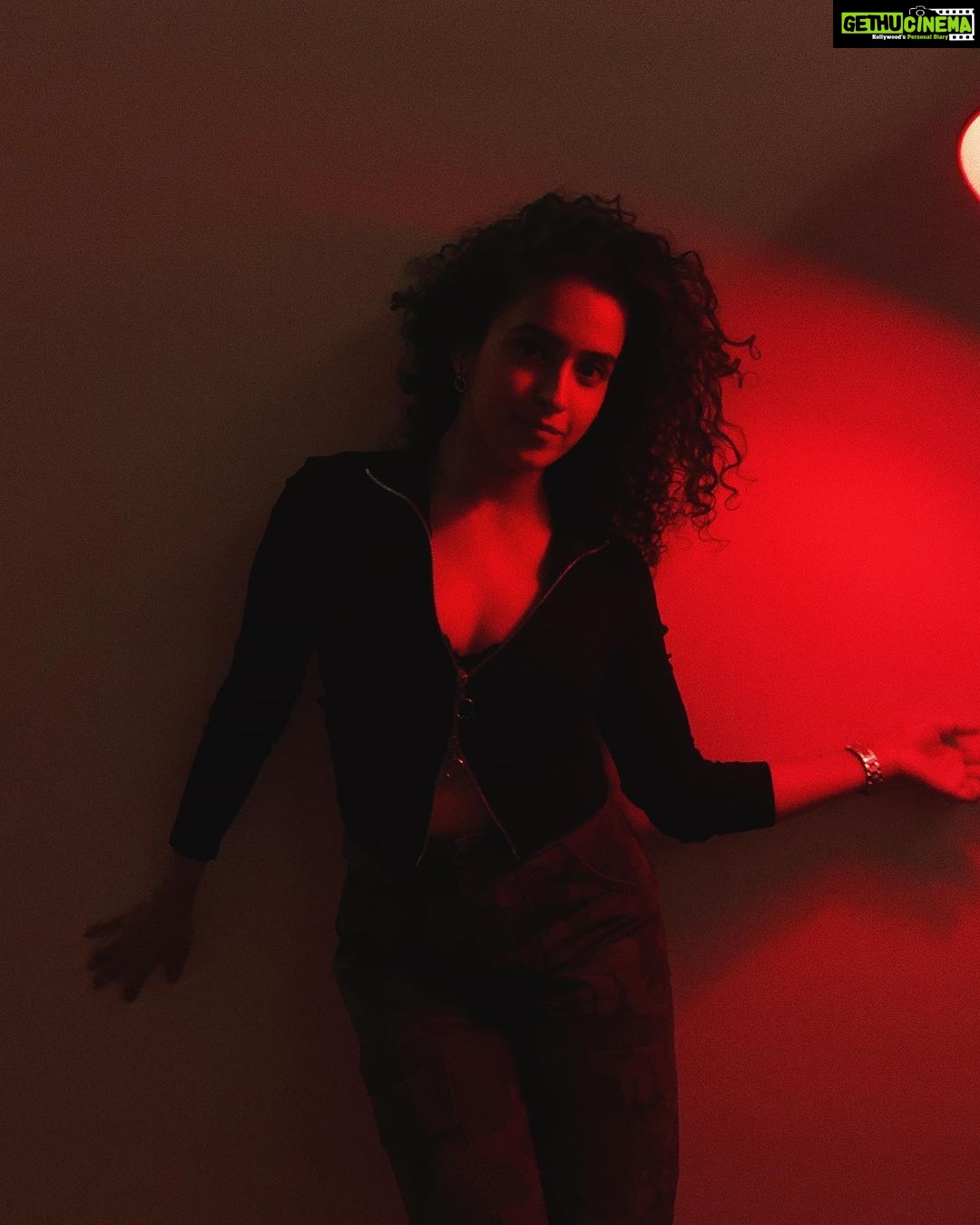 Sanya Malhotra Instagram - 🥀 📸 @anjalimehta92